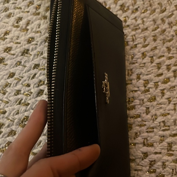 COPY - Coach leather wallet with tons of card and coin storage! - Picture 2 of 6